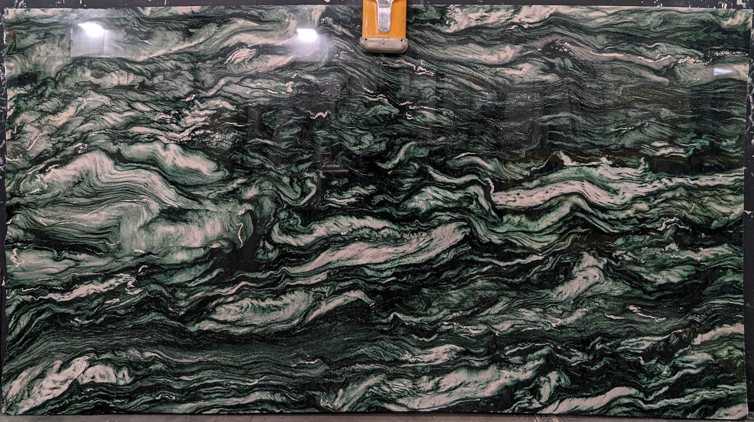  Verde%20Aurora%20Quartzite%20Slab%203/4%22%20%20Stone - B053497#34 -  67X128 