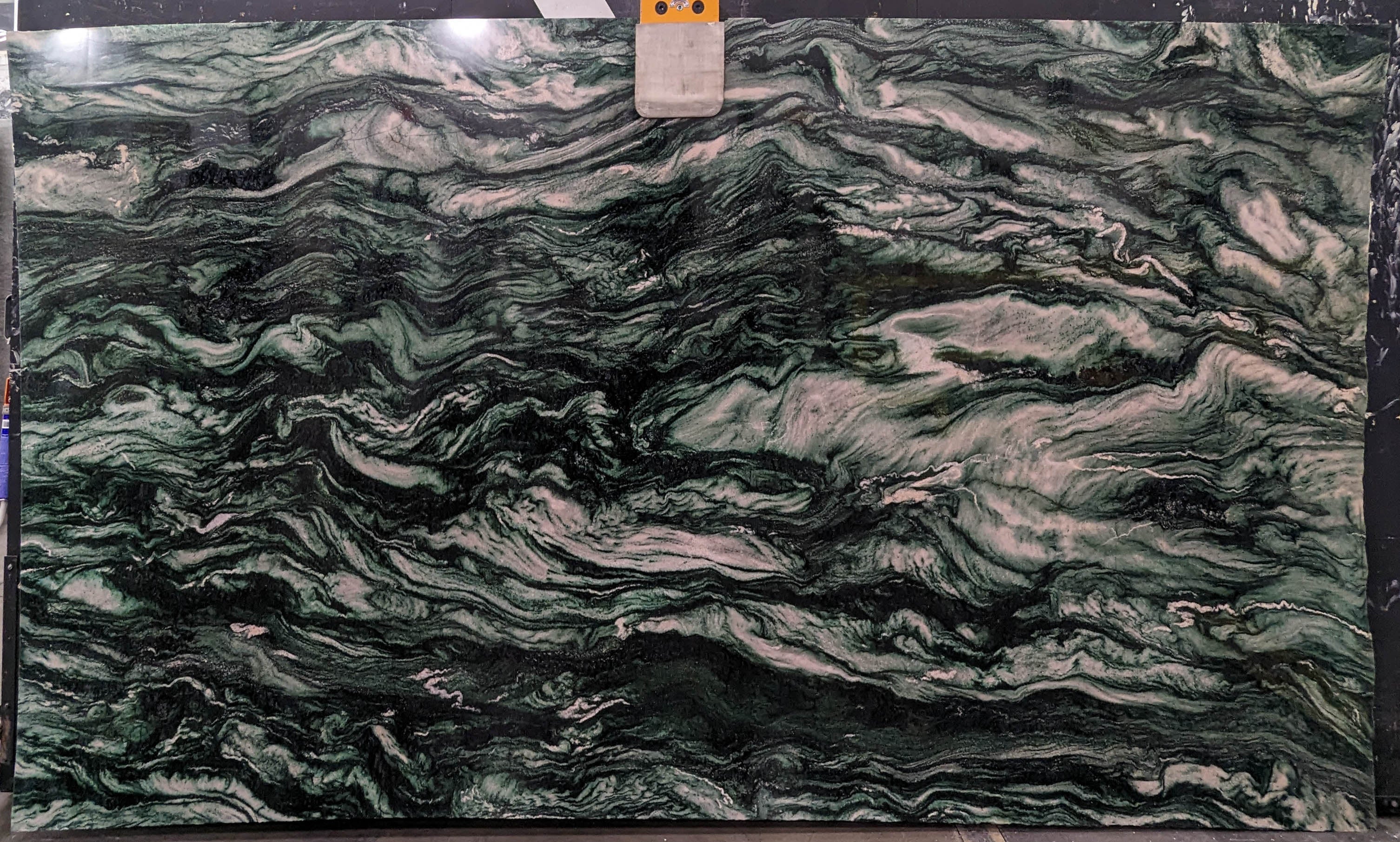  Verde%20Aurora%20Quartzite%20Slab%203/4%22%20%20Stone - B053497#41 -  67X128 