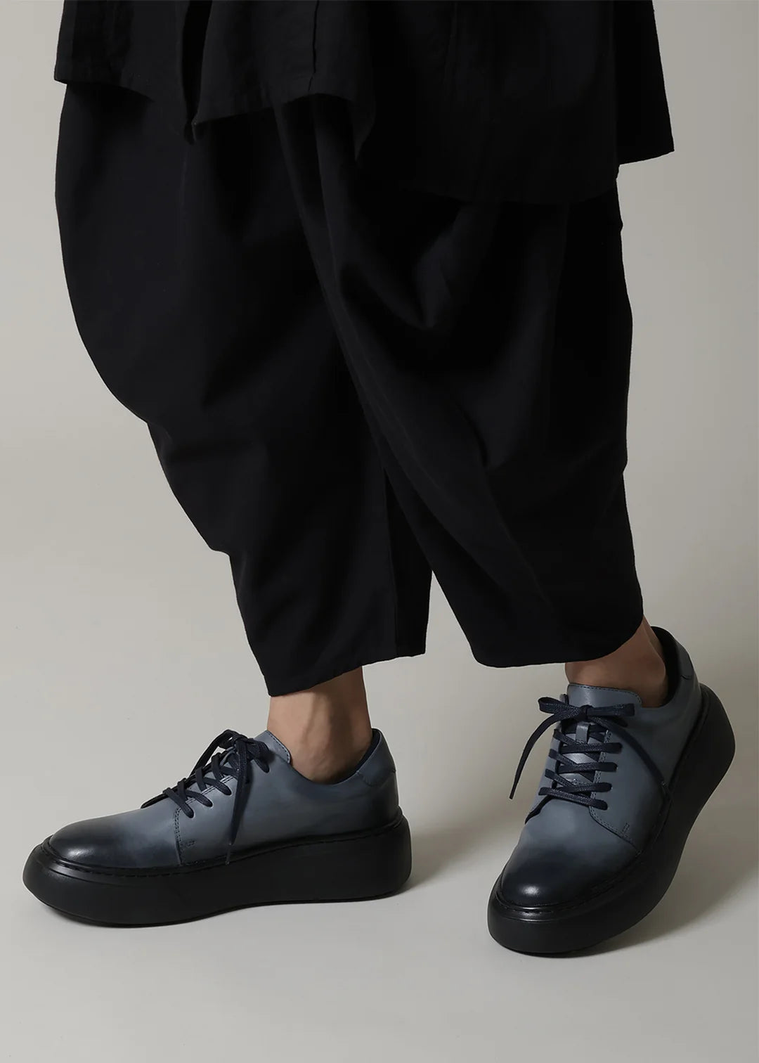 MS00040_model_navy_mens_04.webp__PID:75dac132-7d98-4819-8895-11b225fa2f80