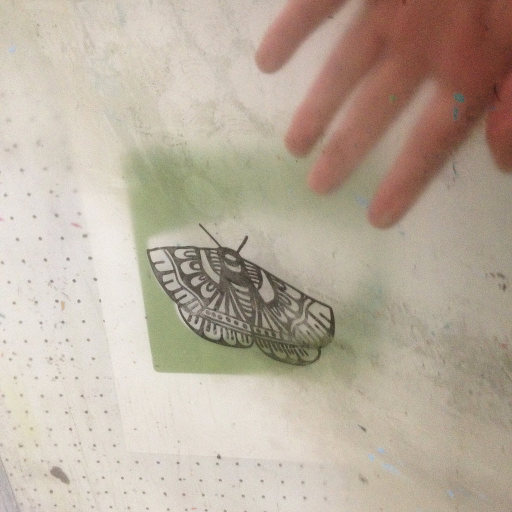 Screen printing tutorial by artist and printmaker Lu West.