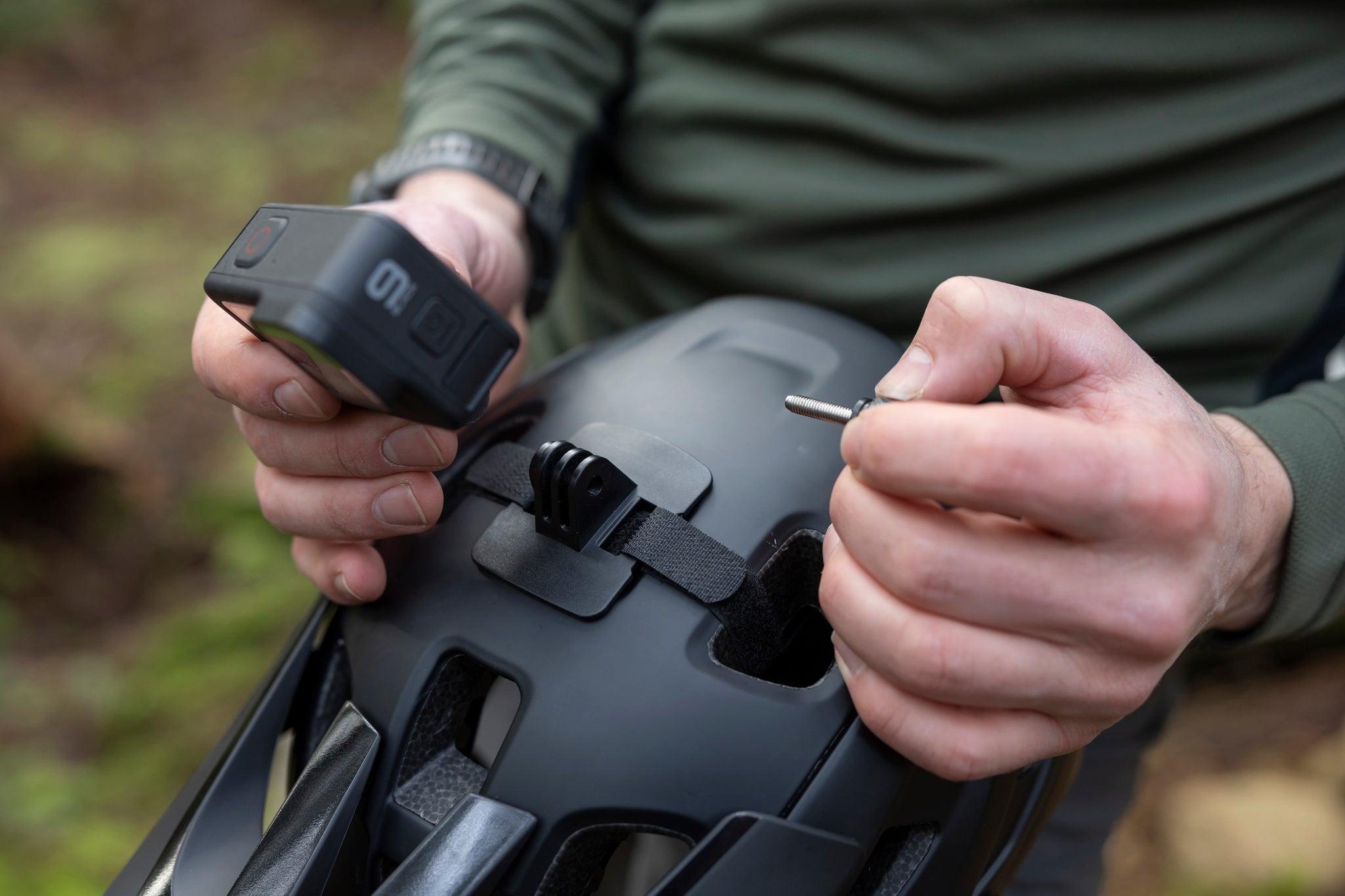 Thomas Vanderham Attaching a go pro to his Lazer Jackal KinetiCore helmet