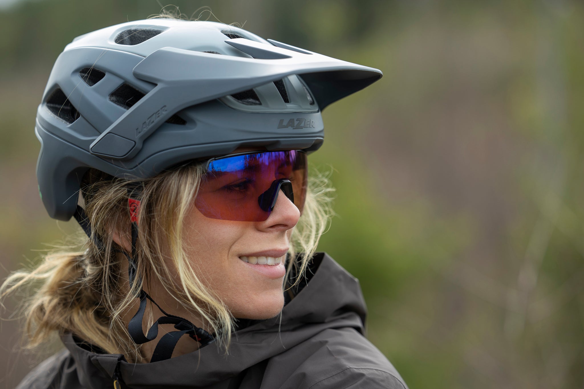 Women wearing a Lazer Jackal KinetiCore mountain bike helmet with SHIMANO S-PHYRE glasses