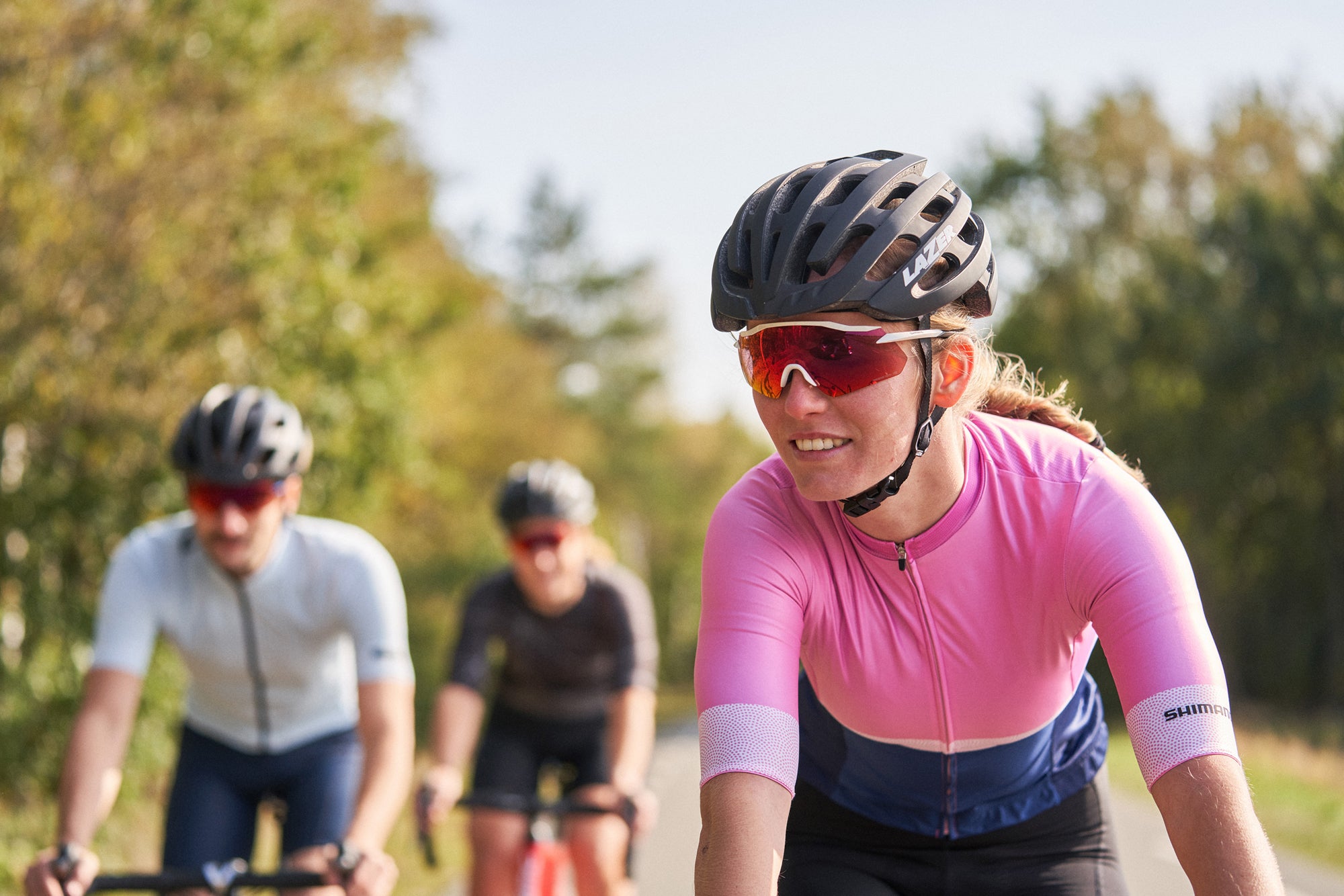 Women riding her bicycle wearing a Lazer Z1 MIPS performance road bicycle helmet