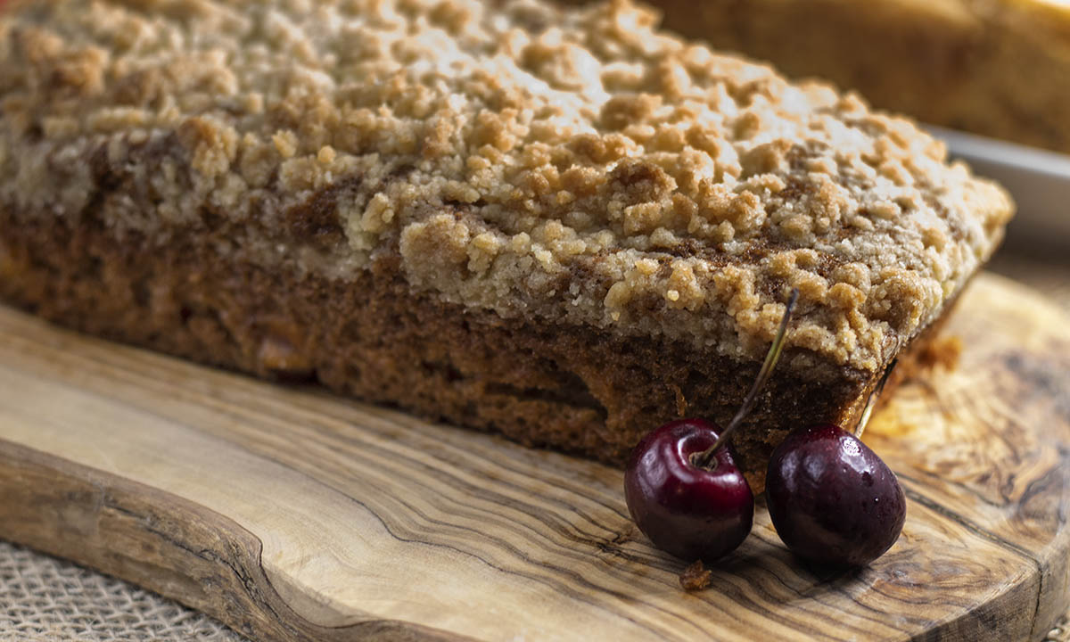 Vegan caramelized apples cake