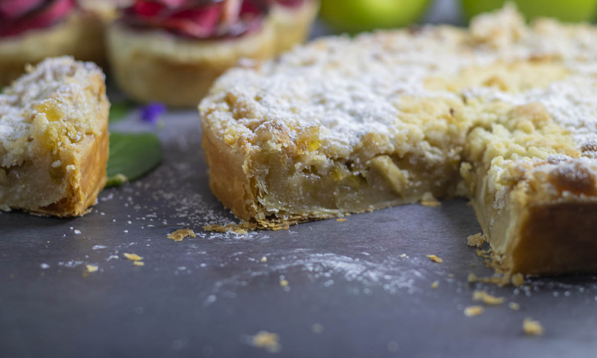 Caramelized Apples and Almond Cream Tart