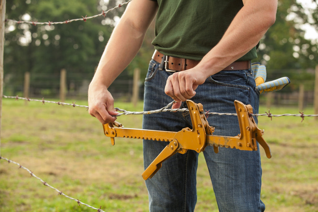 barbed wire fence repair