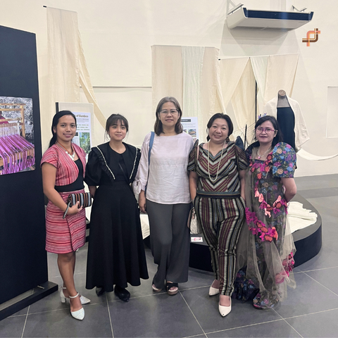 Featuring (from left to right) Ms. Jocelyn Mayao (Weaver, Indigeneous Enabel Craft), Ms. Kim Quiñola (Faculty-in-charge, CHE Costume Museum), Dr. Shirley Guevarra (Dean, UP College of Home Economics), Ms. Antonia Mangsat (Member, Indigeneous Enabel Craft) and Asst. Prof. Kristyn Caragay (Assistant Professor, Department of Clothing, Textiles & Interior Designs, UP College of Home Economics)