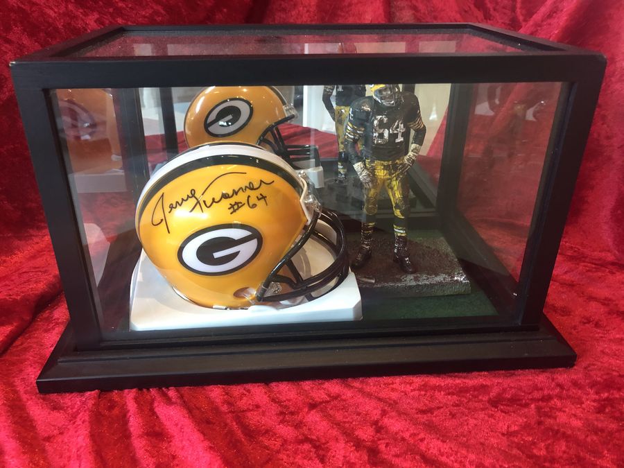 : Green Bay Packers NFL Helmet Shadowbox w/Brett Favre