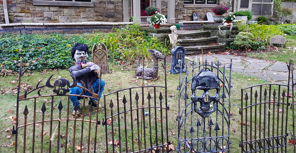 Graveyard Spooky Decor