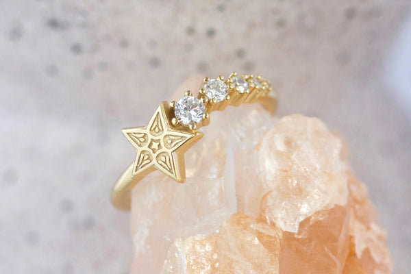 Shooting Star white diamond ring in gold on crystal