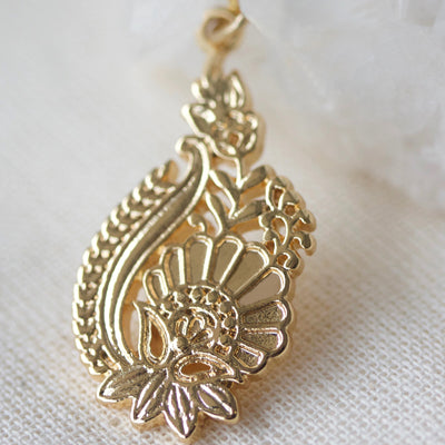 Flower Paisley Design Necklace in gold