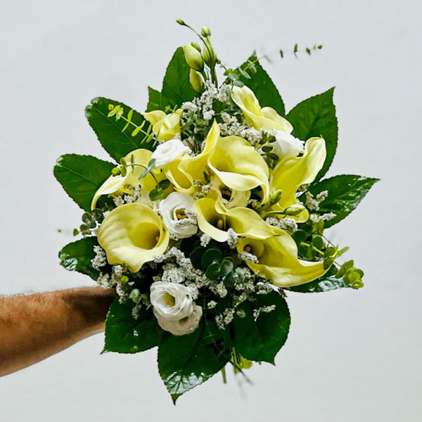 Cala Blanca | Ramo de Cala Blanca, Lisianthus blanco, Limonium Blanco y Eucalipto - Persa Flores