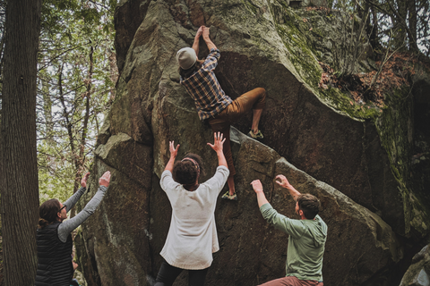 How to Reduce Your Environmental Impact When Climbing Friends Bouldering Outdoors