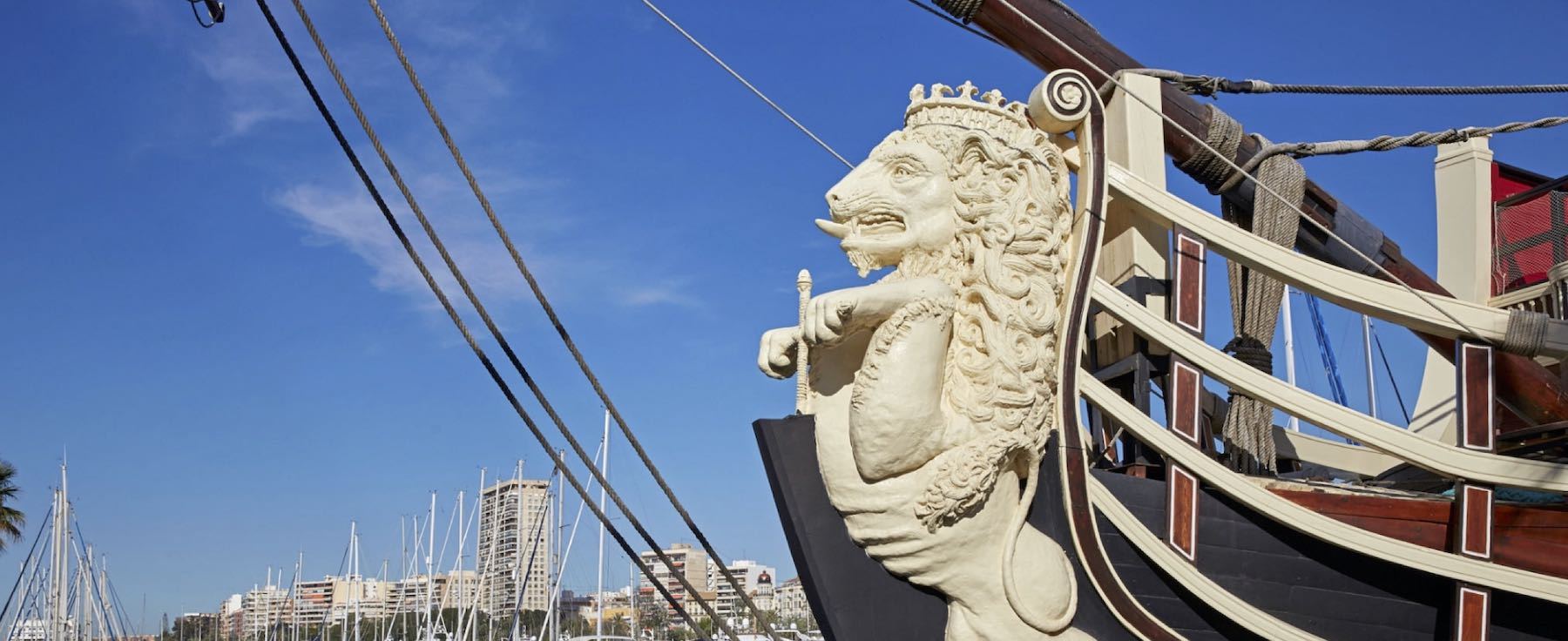 Statue Lion sur la proue d'un navire