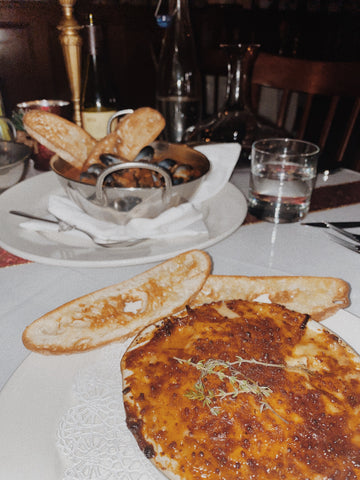 crab au gratin appetizer at dinner table 