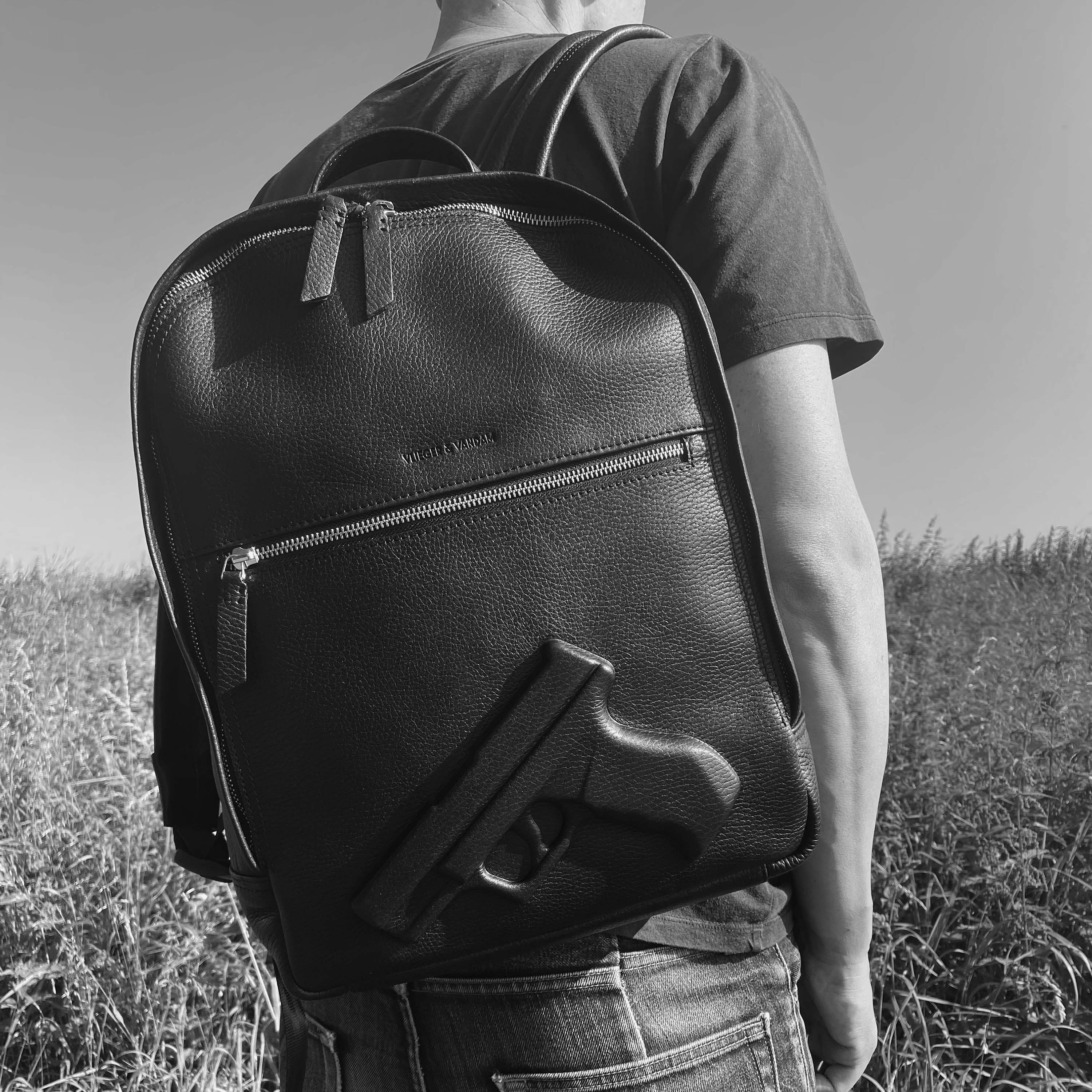 Vlieger & Vandam - Messenger Bag Black, embossed leather gun bag