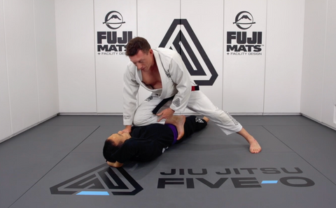 Jiu Jitsu Training for Police Using Knee on Belly