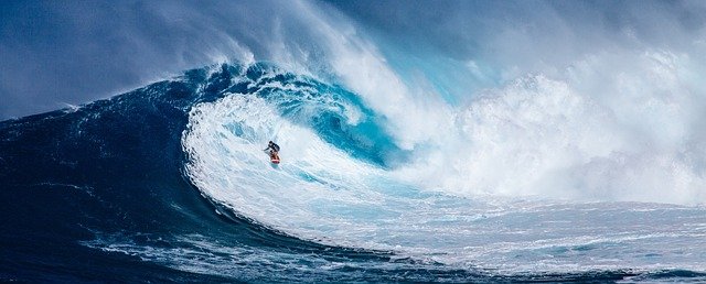 GUIDE TO SURFING IN HAWAII