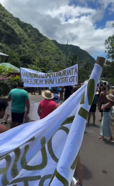 Hawaii people protesting the teahupoo tower construction