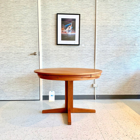 Dyrlund Flip Flap Dining Table from VHB Collection