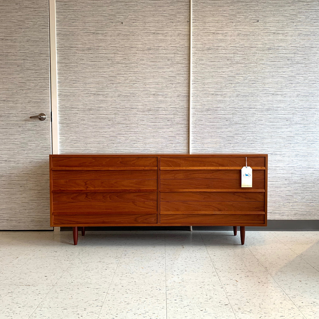 Elegant Mid Century Modern Teak 6 Drawer Dresser With Thin Edge Handle