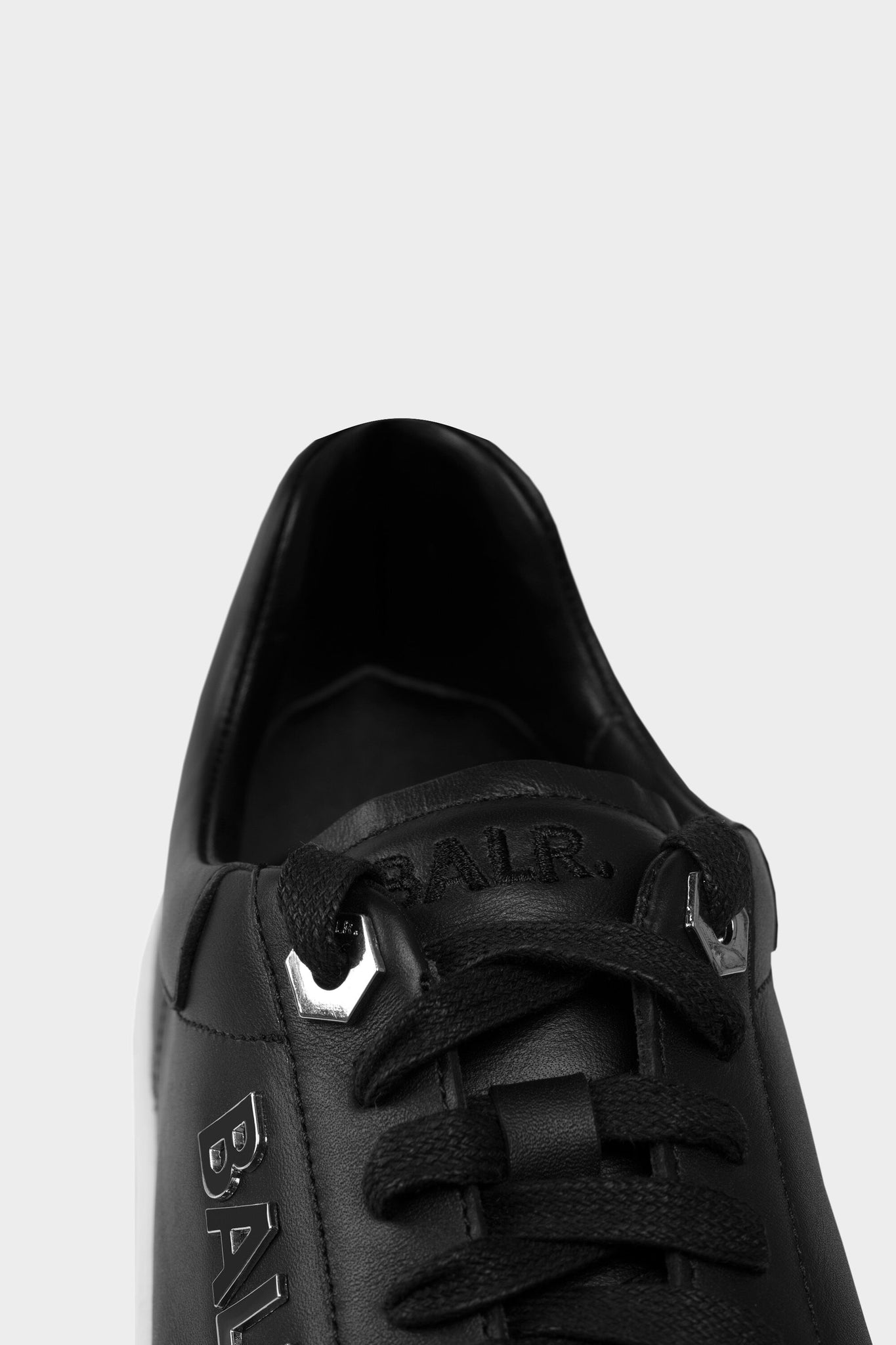 black sneakers for men