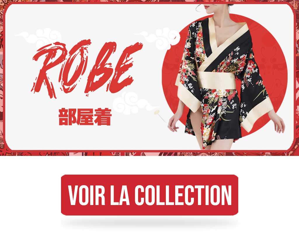 Une robe kimono est portée comme un pyjama japonais sexy