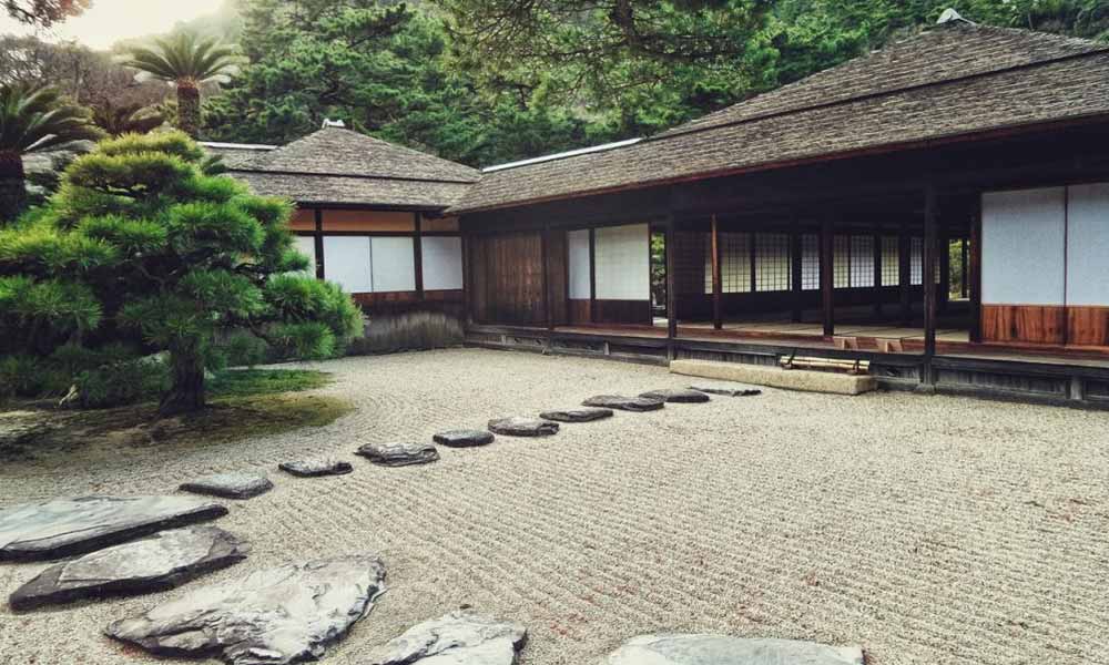 Une maison japonaise jardin zen pour un style deco traditionnelle