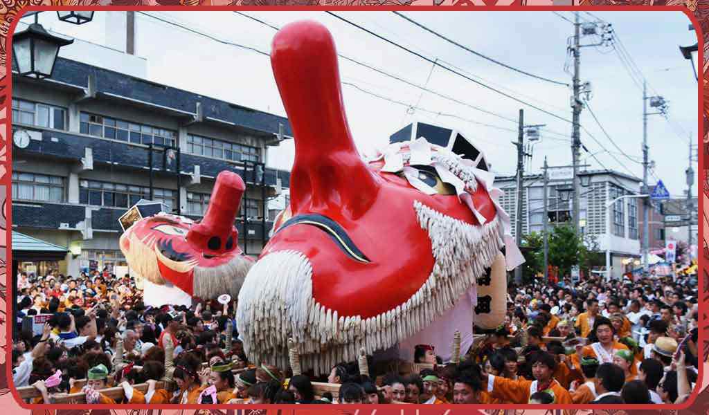 On honore cette divinité japonais en portant un masque tengu lors de certains festivals Matsuri au Japon