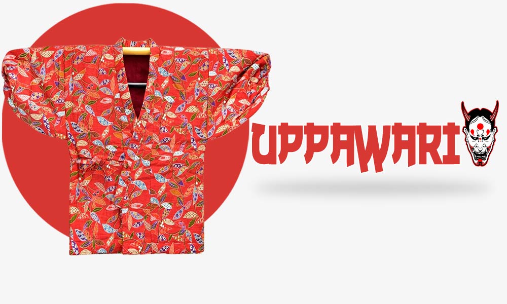 Ce manteau japonais est un Uppawari de couleur rouge avec des motifs colorés. C'est une veste que l'on porte après la douche