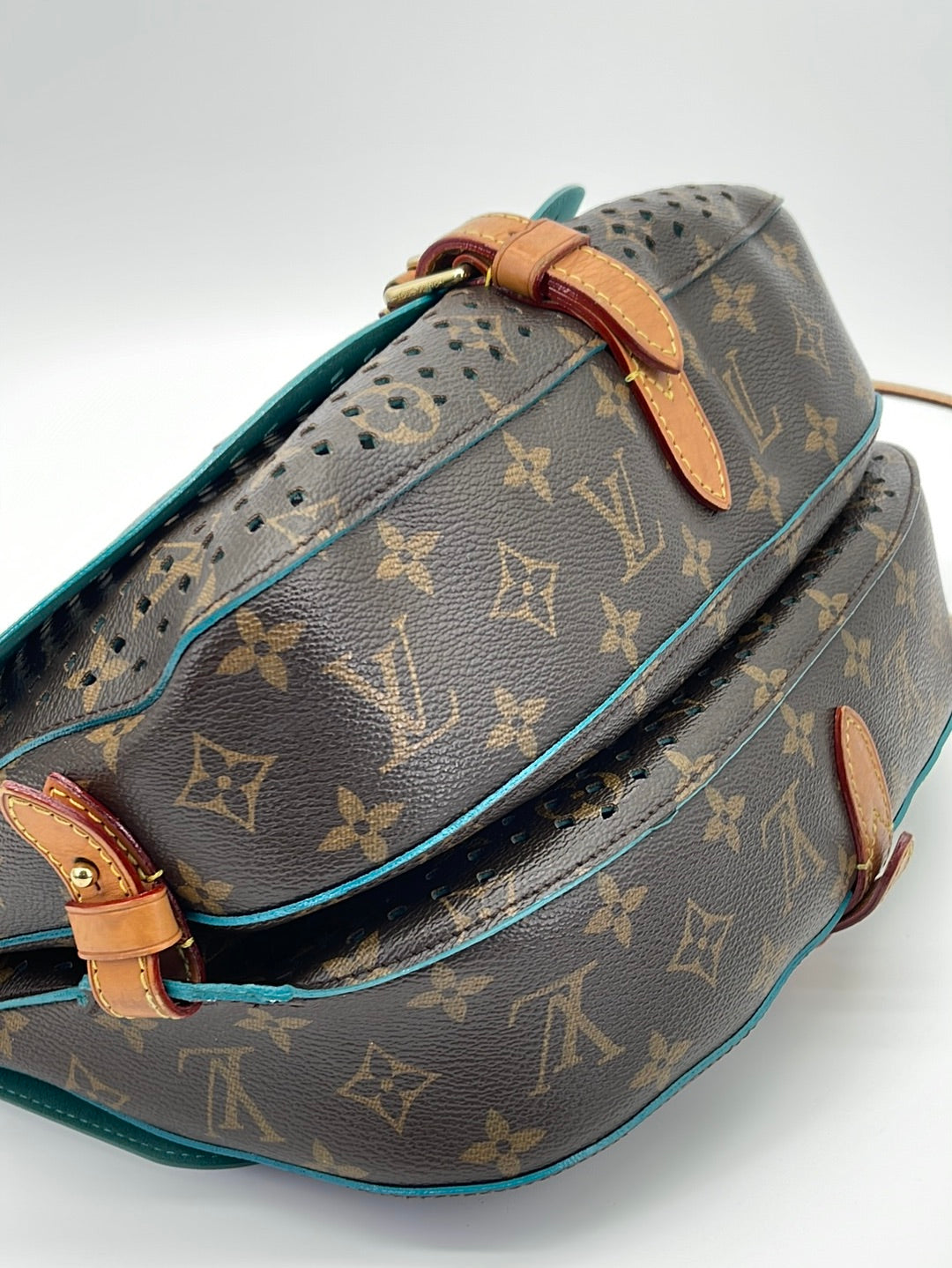 Louis Vuitton 2011 pre-owned Perforated Monogram Saumur Flore