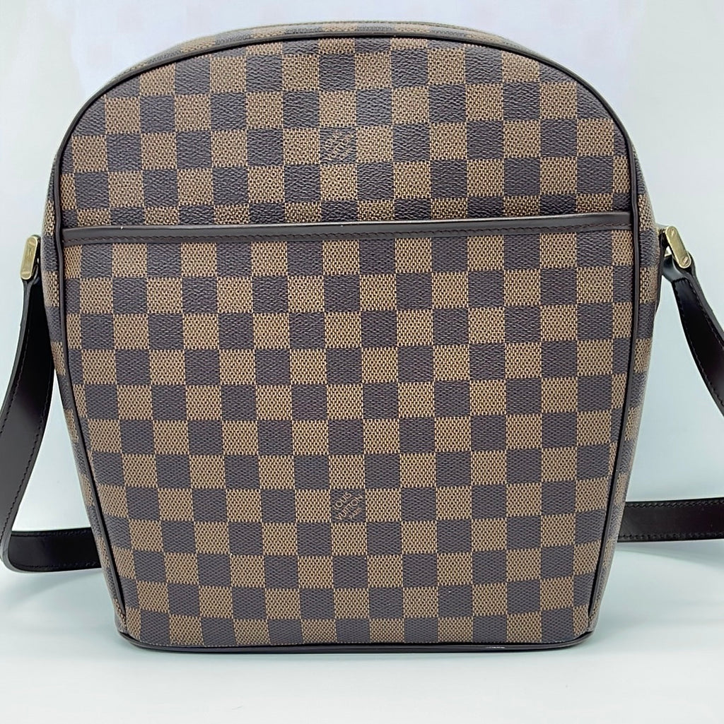 7503-1 Damier Canvas Bergamo PM Bag Date code: FL5101 Condition: Used  8.5/10 Remarks: Used in excellent condition; hairline scratches on…