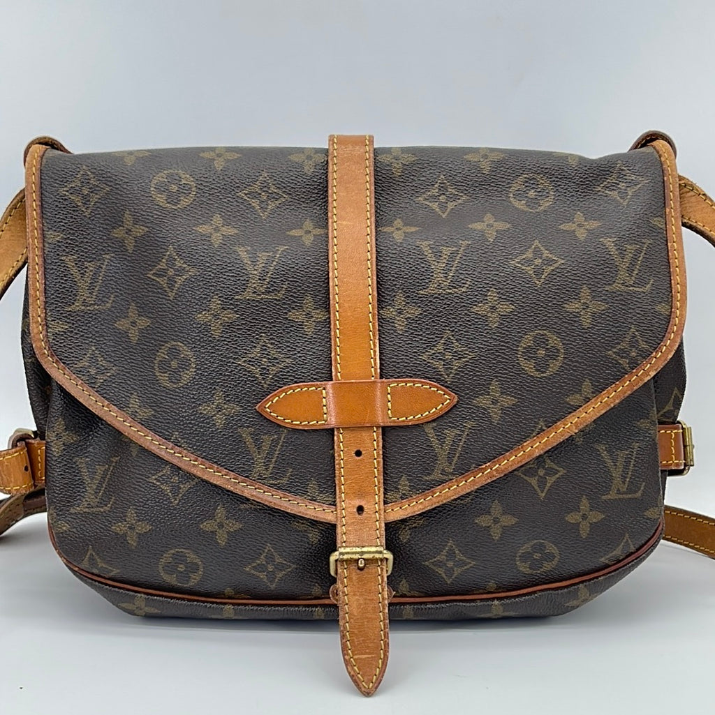 Vintage Louis Vuitton Saumur 30 Crossbody Bag AR1921 050722 – KimmieBBags  LLC