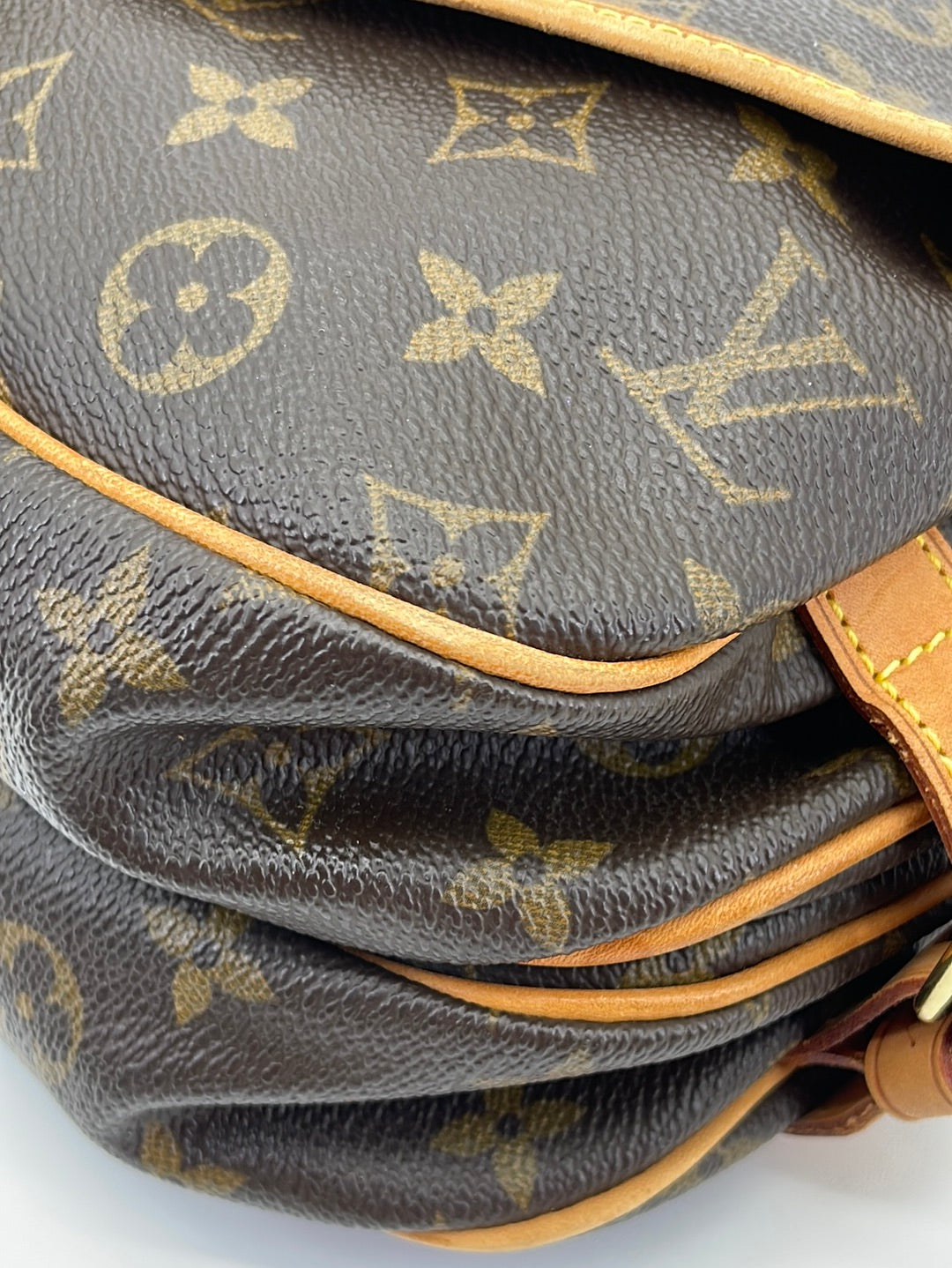 NTWRK - Preloved Louis Vuitton Monogram Saumur 35 Crossbody Bag