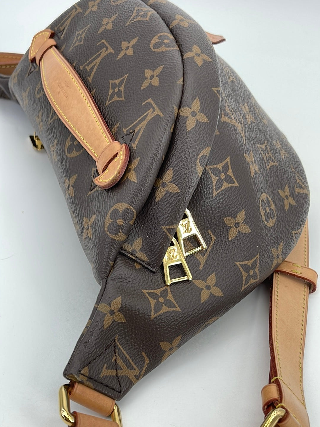 Preloved Louis Vuitton Comic Discovery Backpack VD437C2 101323 –  KimmieBBags LLC