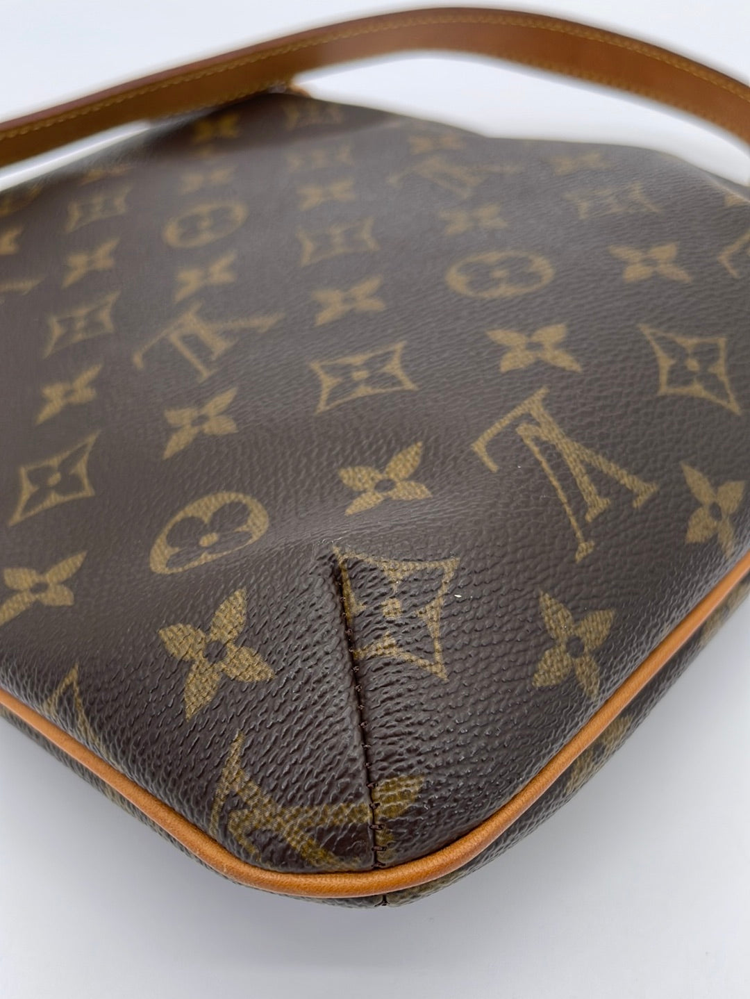 Sold at Auction: Louis Vuitton, LOUIS VUITTON shoulder bag SALSA PM.