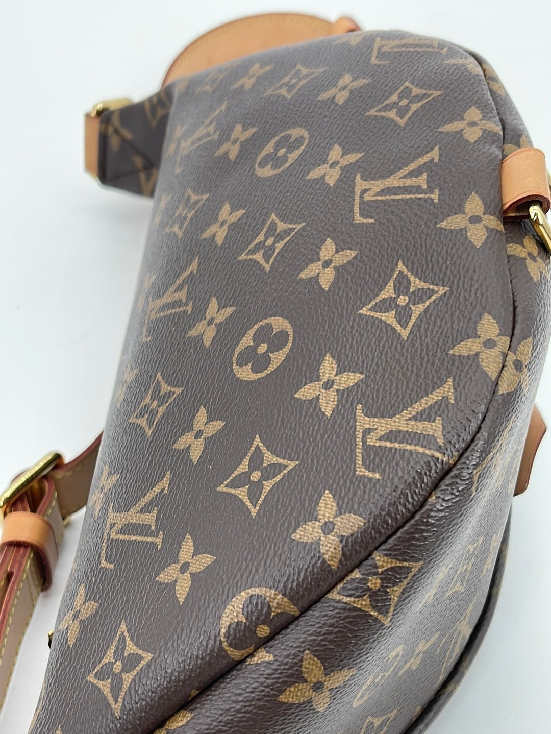 NTWRK - PRELOVED Louis Vuitton Monogram Discovery Bum Bag MI3230