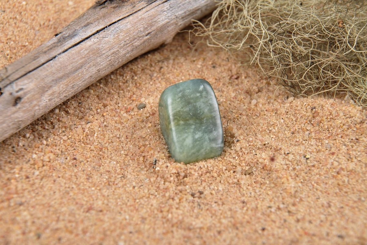 Natural Stone Luminous Malachite Green Glow In The - Temu