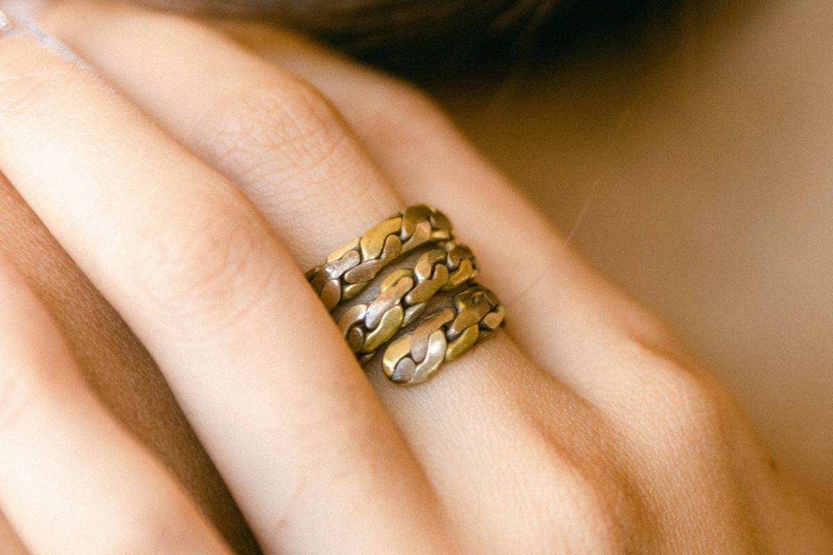 आप भी पहन सकते हैं तांबे की अंगूठी, मिलेगा धन बढ़ेगी प्रतिष्ठा | copper ring  beneficial for you, use these very easy four tips