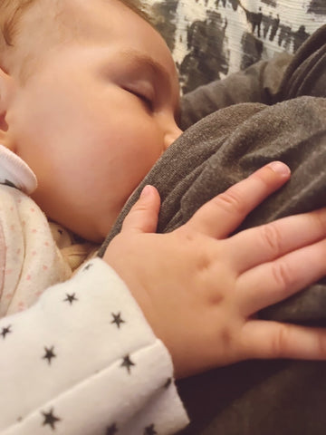 baby-sleeping-whilst-breastfeeding-holding-mums-top-bon-and-bear