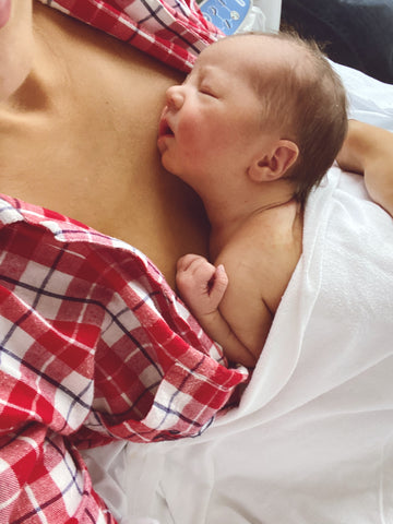 breastfeeding newborn skin to skin