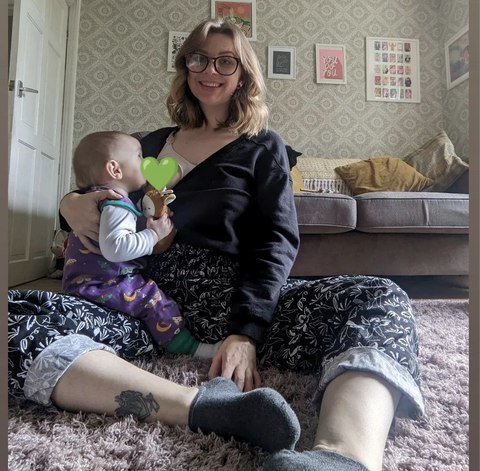 mum-breastfeeding-sat-on-floor-in-pjs-dungaree-doula