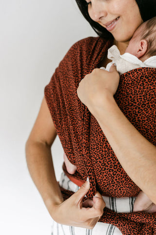 mum-smiling-down-at-baby-in-stretchy-baby-wrap-bon-and-bear