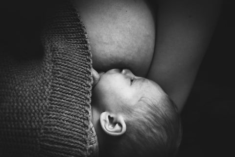 black-and-white-newborn-baby-breastfeeding-under-knitted-blanket-bon-and-bear