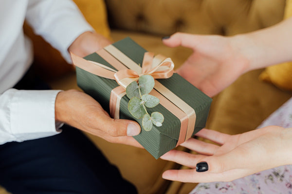 Update more than 181 luxury wedding gifts for couple best