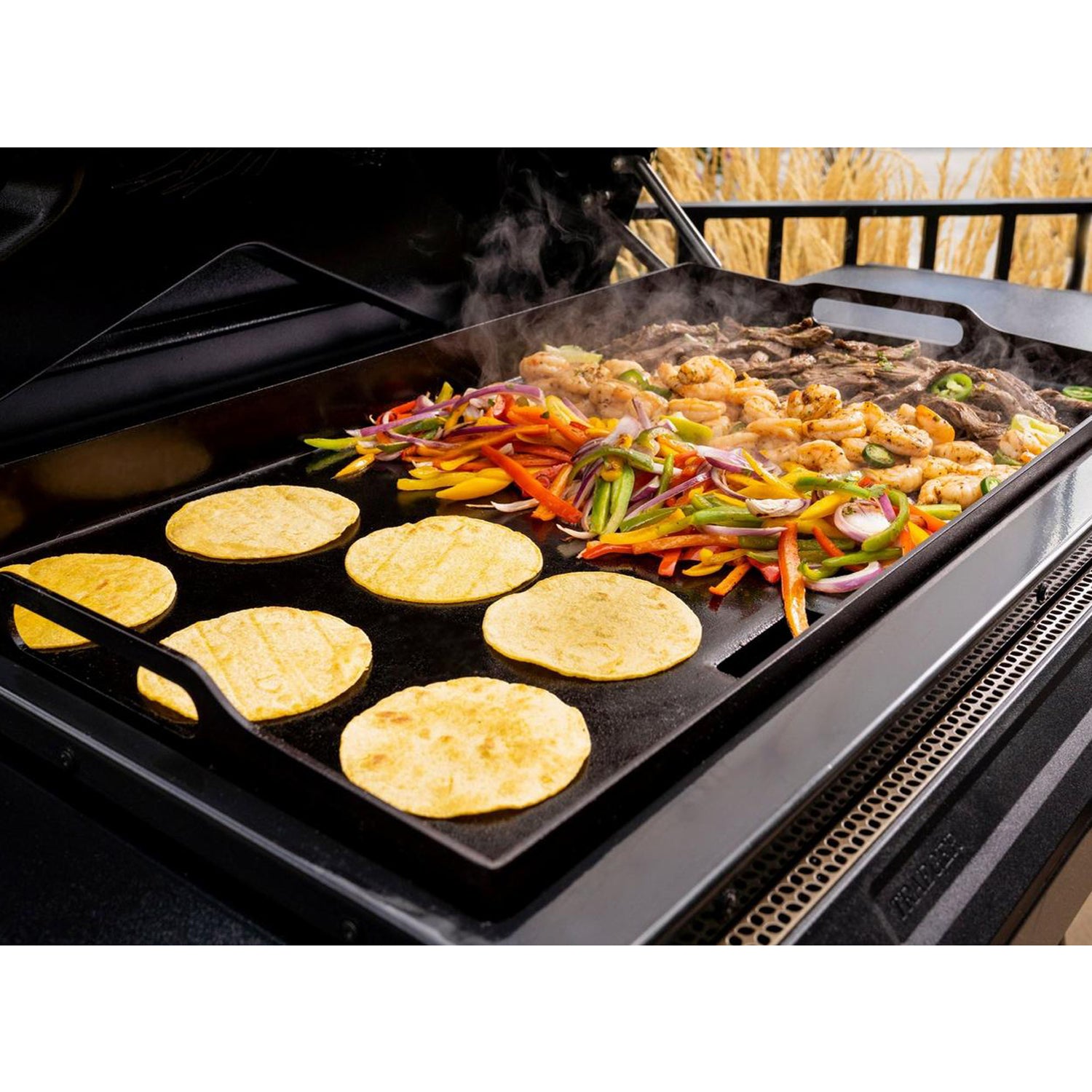 Traeger Flatrock Flat Top Grill Griddle Three Burners EZClean Carbon