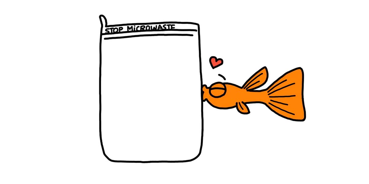 Goldfish kissing a Guppyfriend bag - animated picture