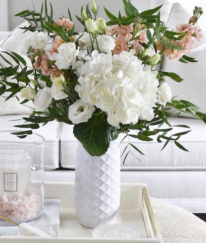 The Amaranth Vase in white