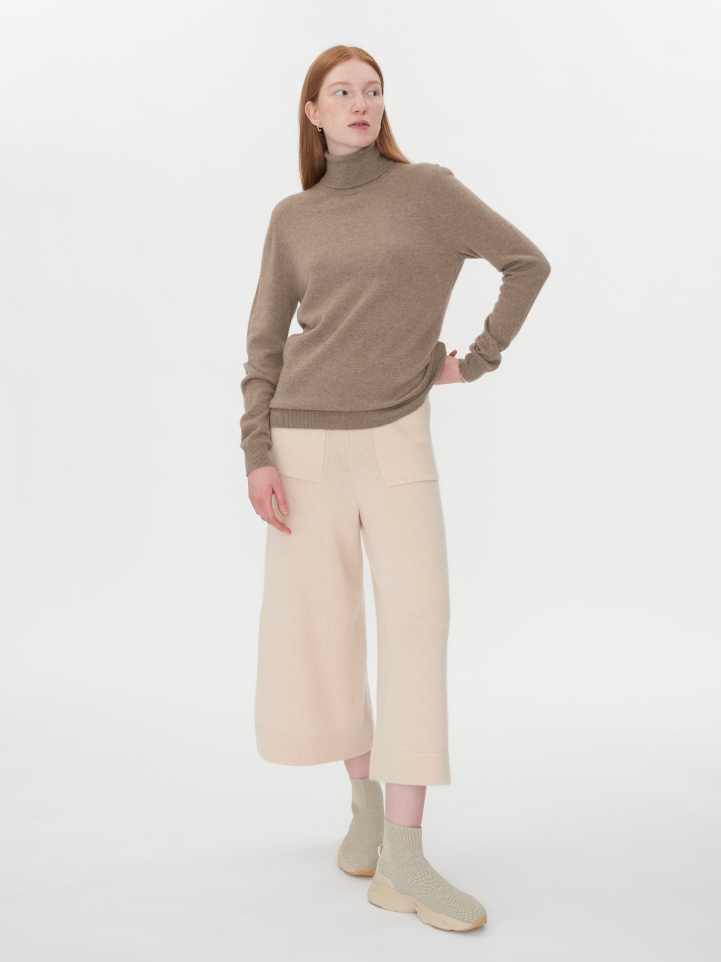 Women's Cashmere Basic Turtle Neck Sweater Taupe - Gobi Cashmere