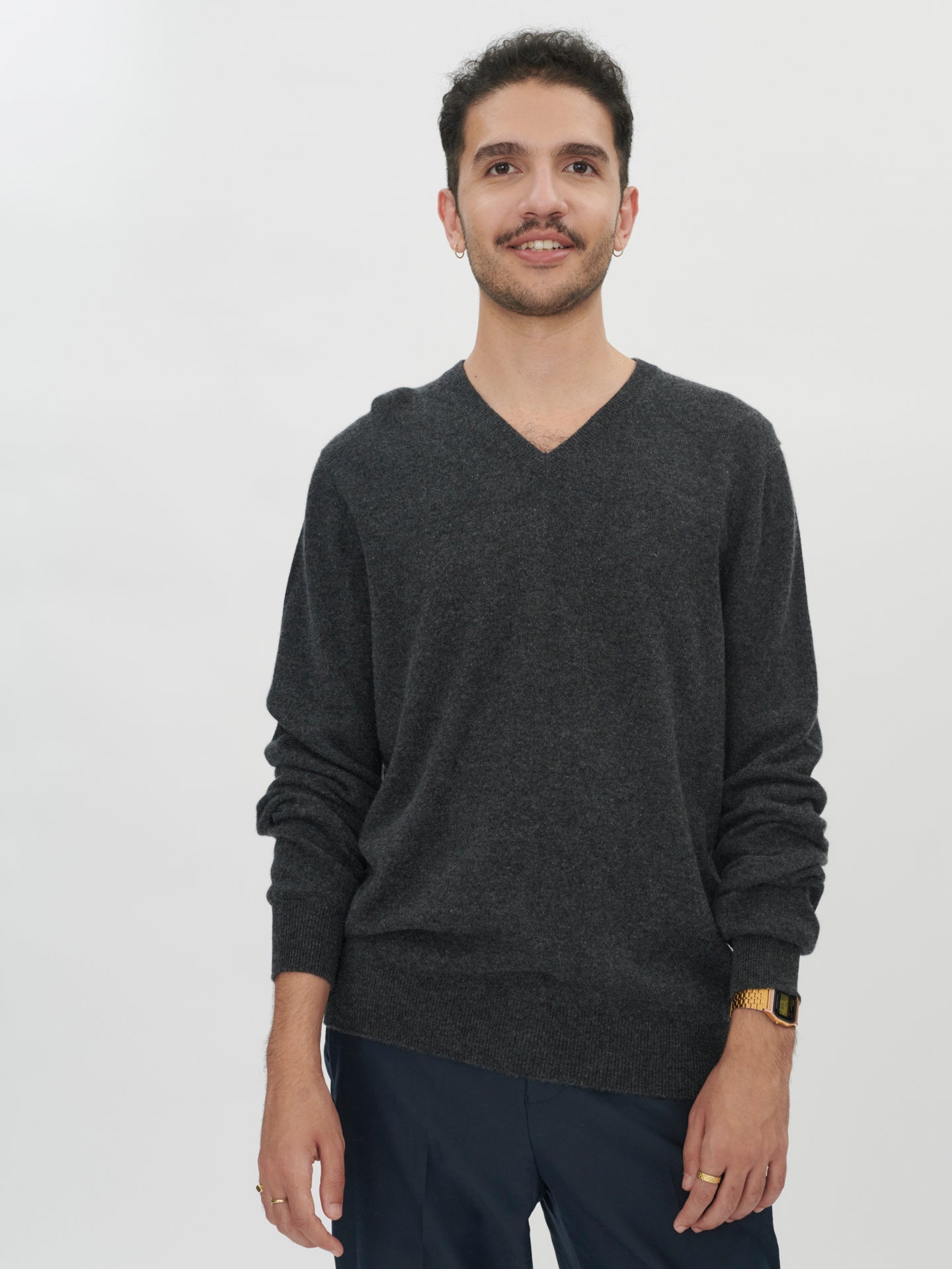 Men's Cashmere V-Neck Sweater Charcoal - Gobi Cashmere